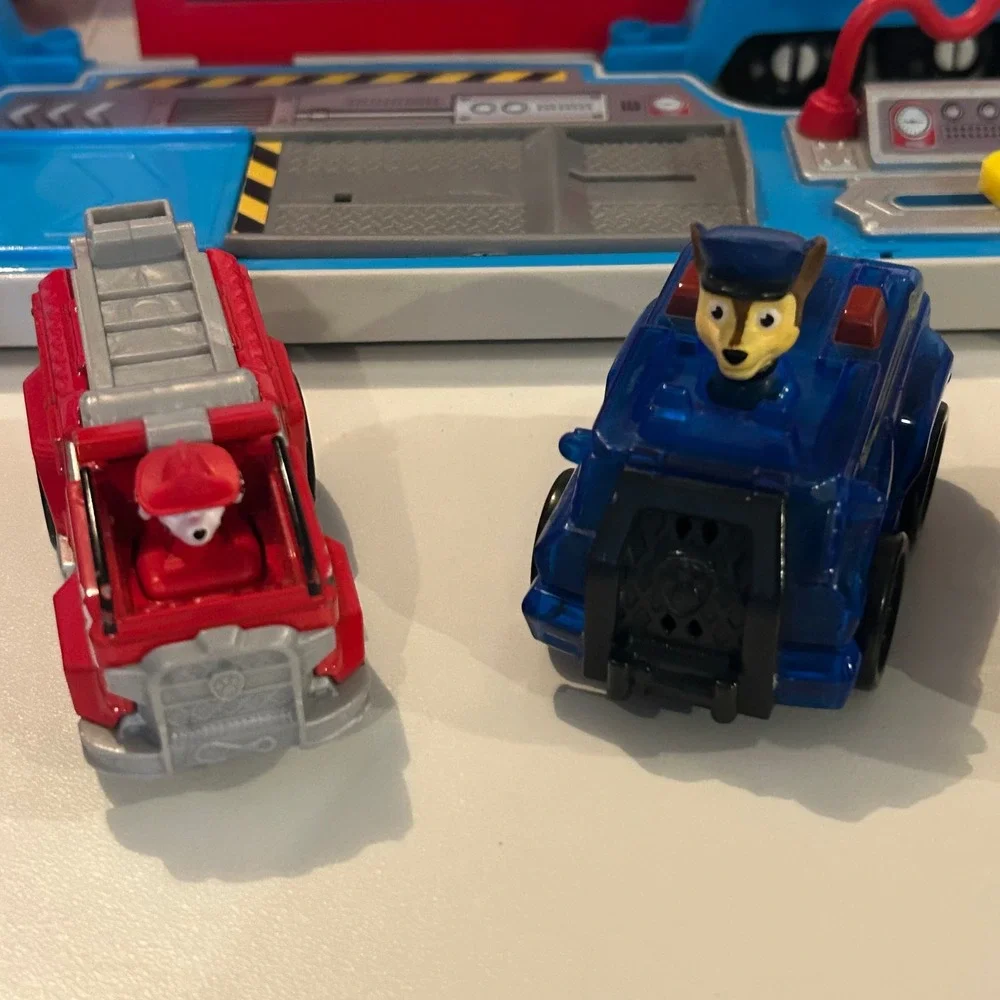 Paw Patrol Launch N Haul Patroller 2-in-1 Transforming Playset 7 Vehicles